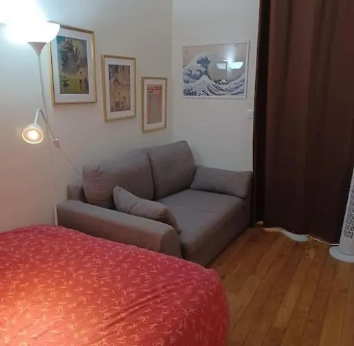 Апартаменты Lovely Living And Bedroom Near Eiffel Tower Unesco