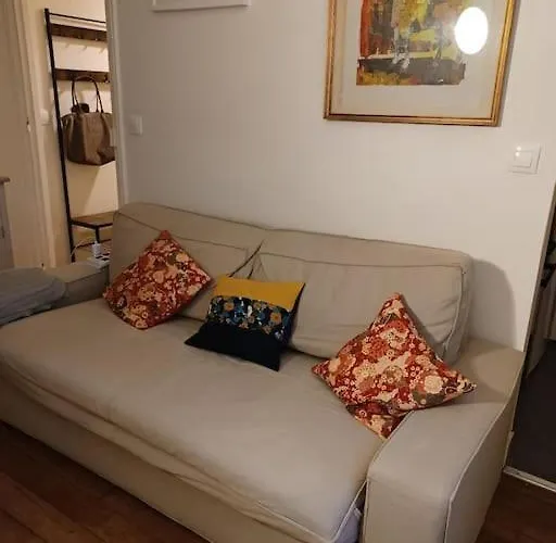 Апартаменты Lovely Living And Bedroom Near Eiffel Tower Unesco *